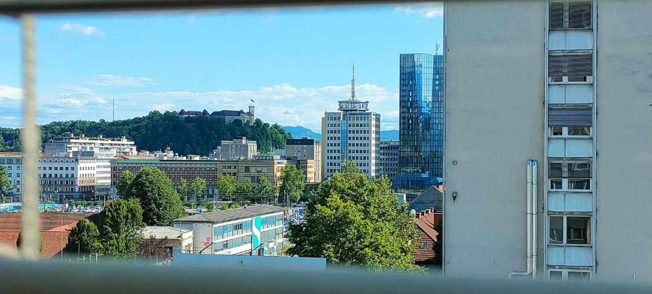 Corner Tower // Prijetno Stanovanje Za 4 Osebe + Free Parking Ljubljana Exteriör bild